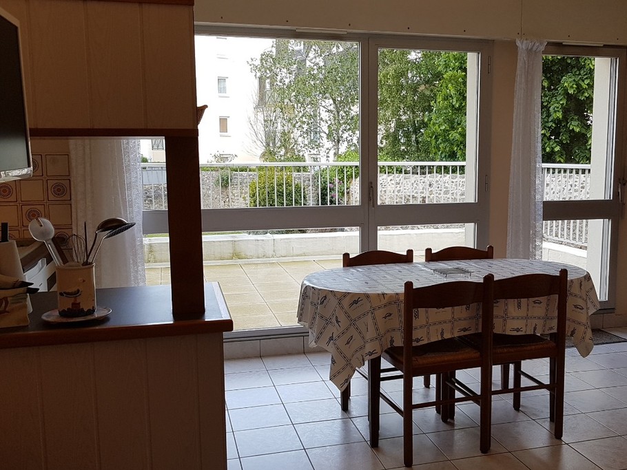 L'espace repas et l'accès direct sur la terrasse - Appartement "Le Beaulieu"