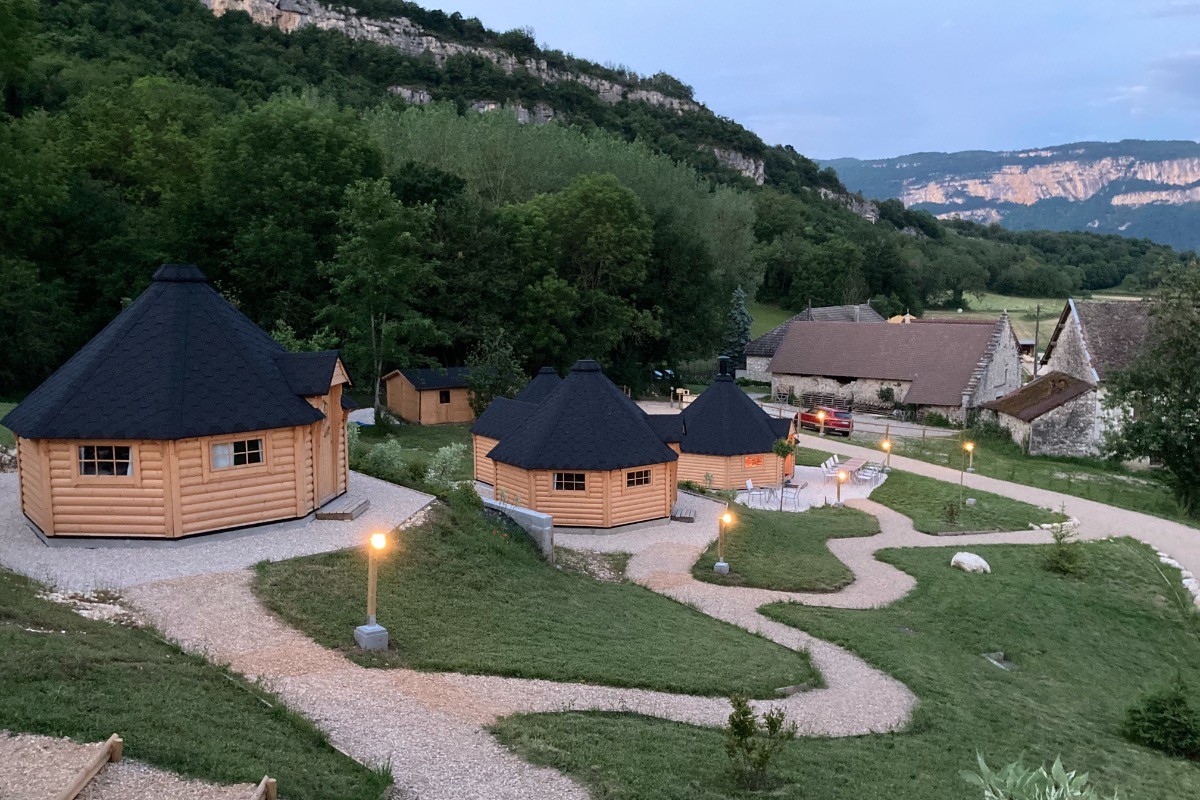 Kotas Izieu et Belley tombée de la nuit