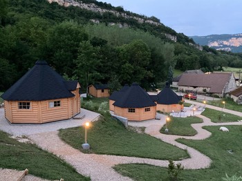 Kotas Izieu et Belley tombée de la nuit