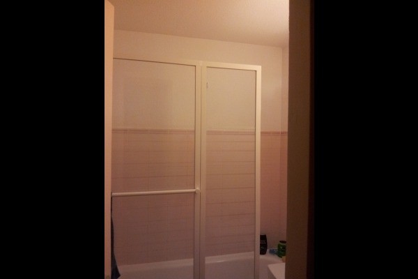 PARE-DOUCHE EN VERRE SUR BAIGNOIRE