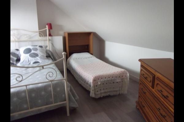 Chambre avec lit d'appoint enfant