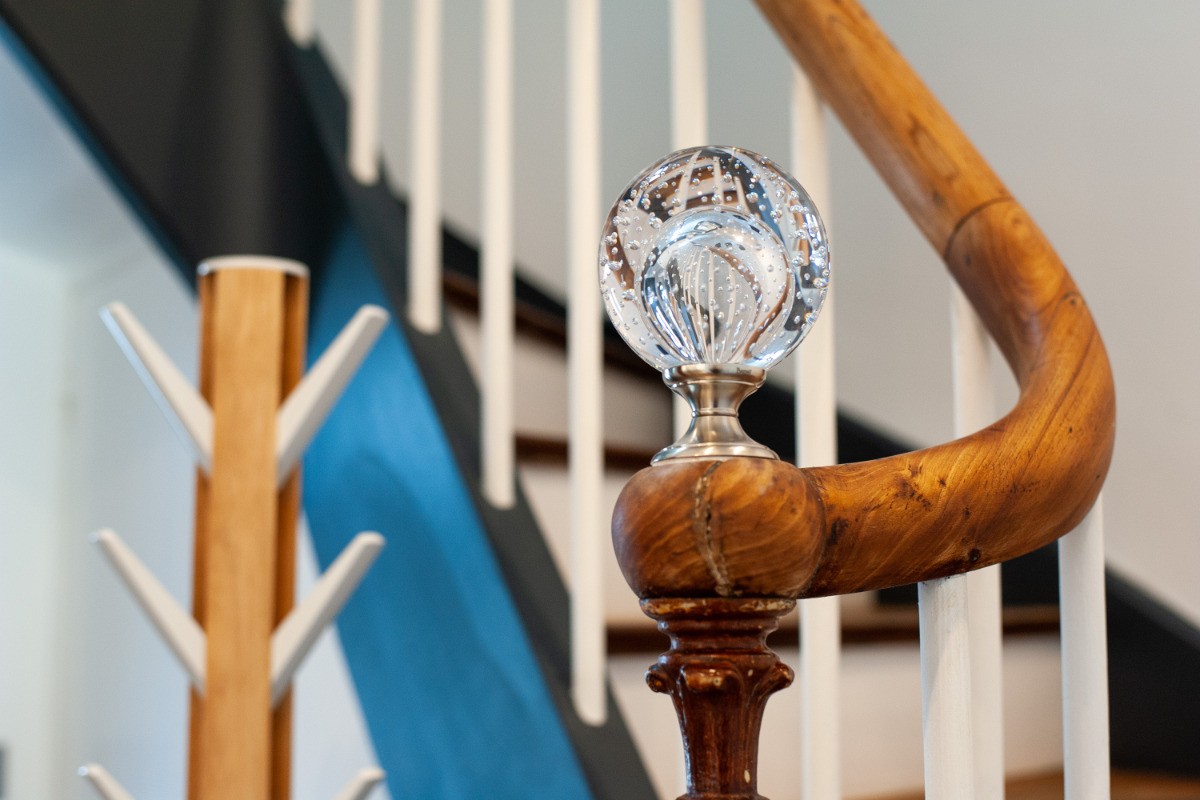 Ti Laouen, Clévacances, détail de l'escalier, verrerie de Bréhat