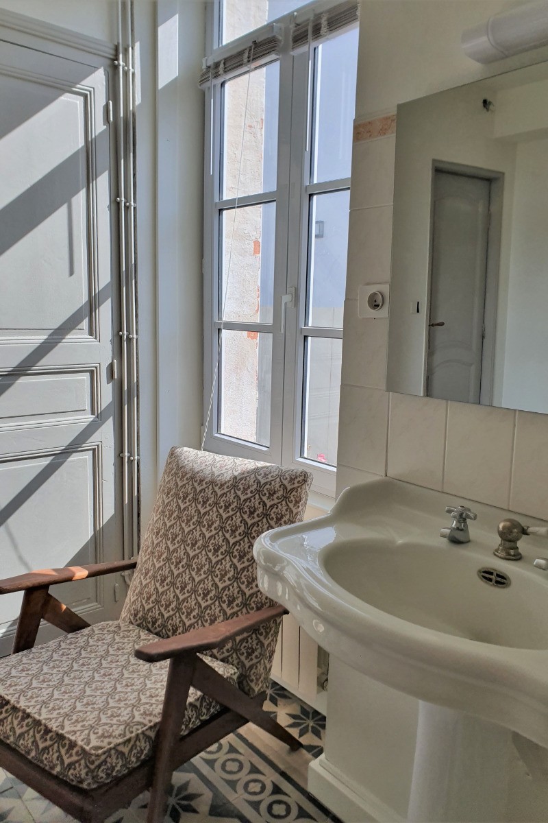 Chambre parentale lit 160 + point d'eau