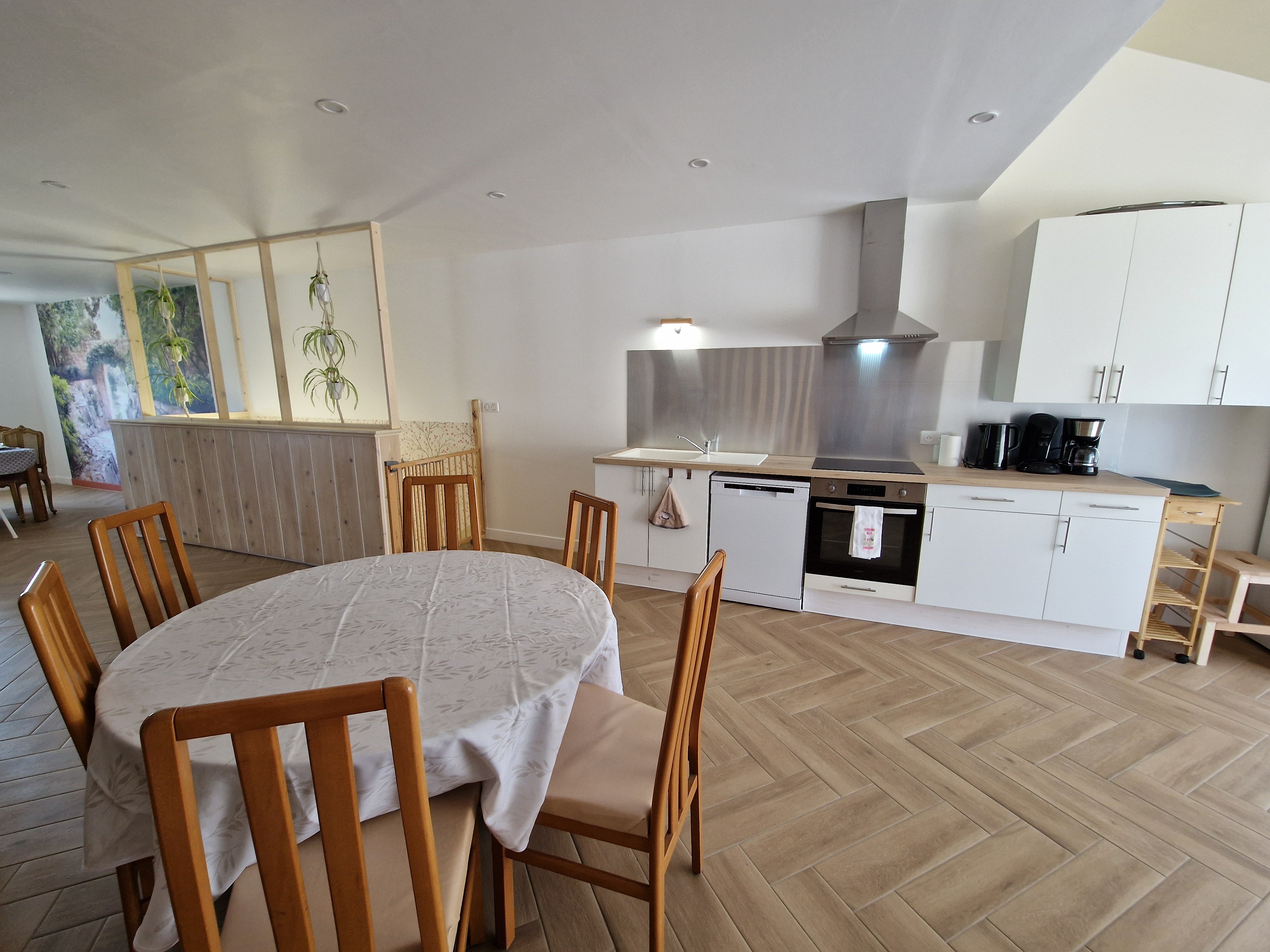 Kitchen and dining area - Douce Escapade Meuse