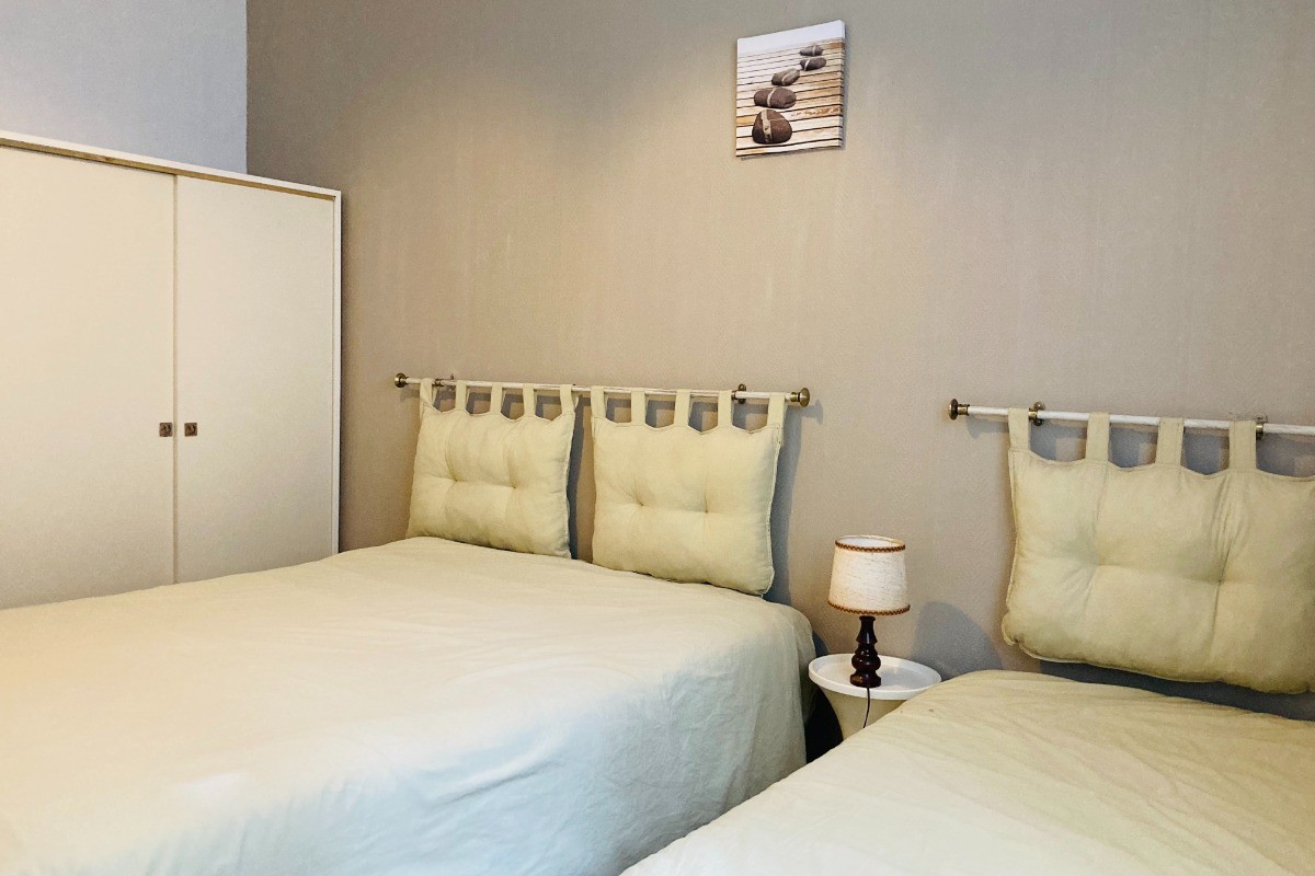 Chambre - lit double 140 + lit simple 90
