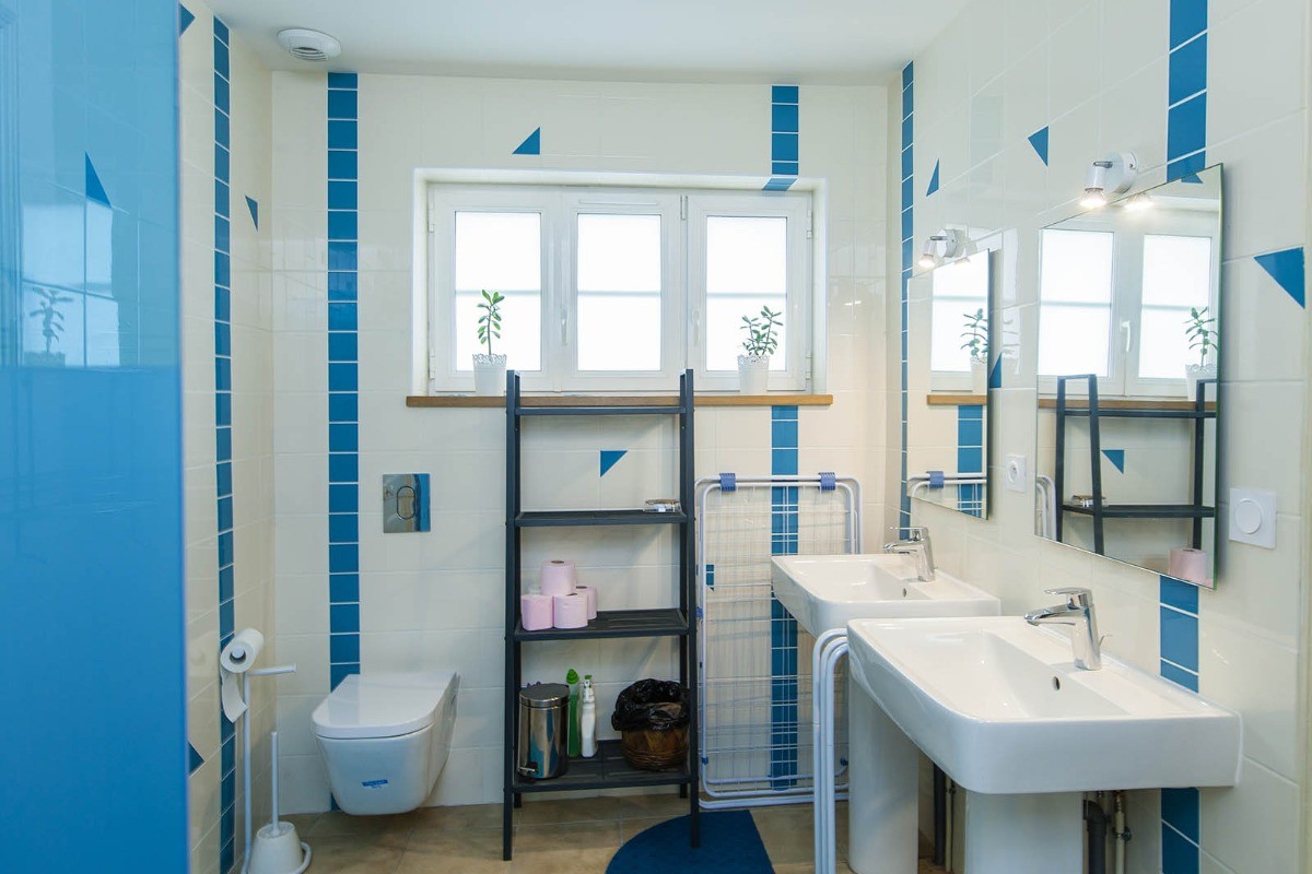 Le Cottage Abel, gîte de groupe avec cheminée dans les Ardennes - salle de bain