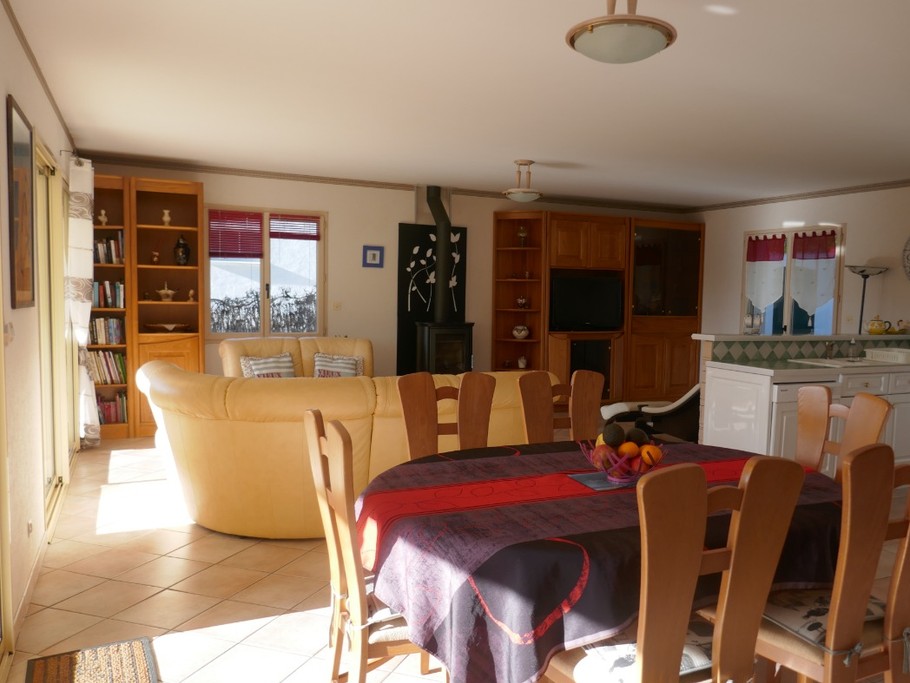 Salon/séjour et cuisine ouverte