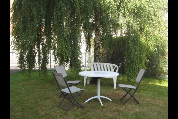 Espace terrasse jardin ombragée - Appartement Jaune Jonquille