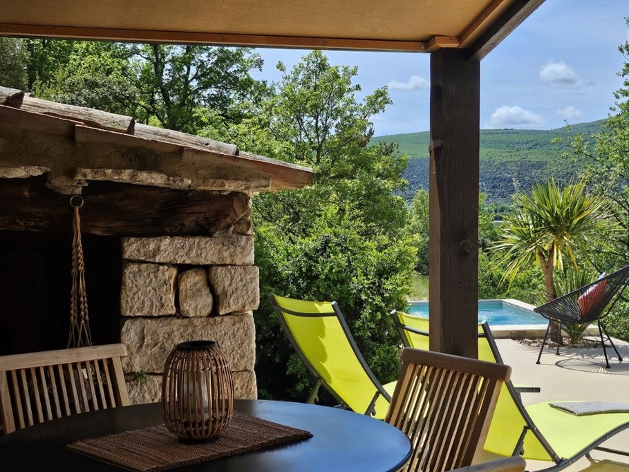 Terrasse ombragée, Gîte le Larès, Domaine la Melette