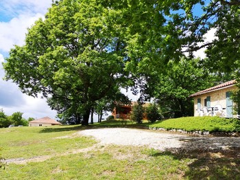 Vue jardin Village de Gîtes Les Collines d'Eyvigues 24580 Salignac Eyvigues Clévacances