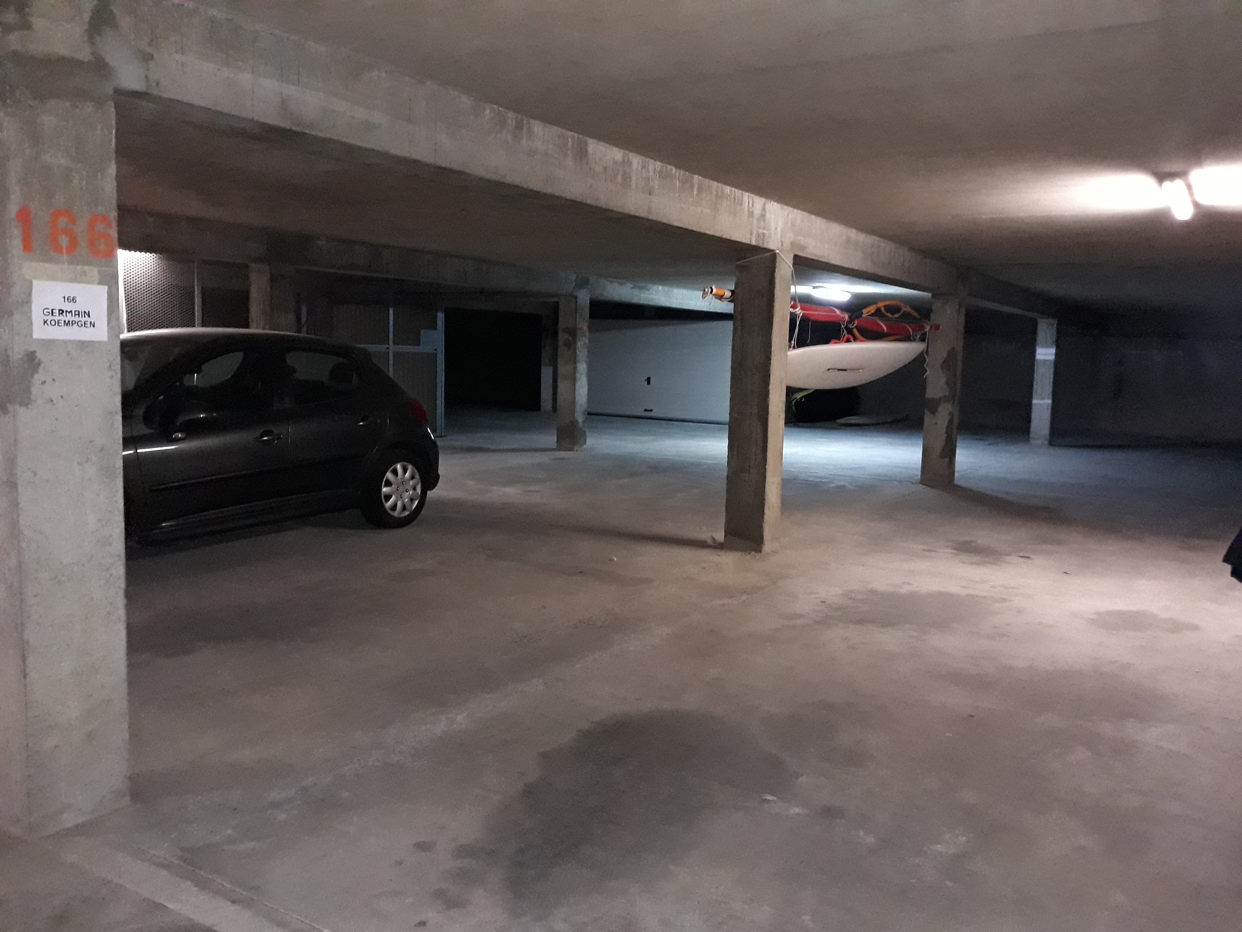 stationnement privé n°166