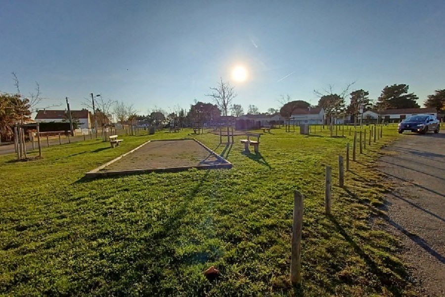 Jeux de pétanque et Volley à 50 mètres