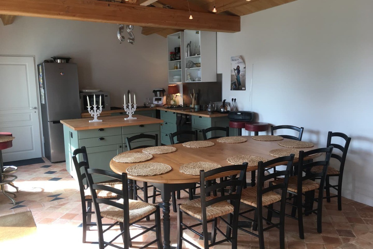 Cuisine ouverte sur le séjour - La maison 6 couchages et +