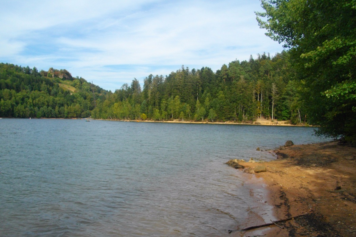 Le lac de Pierre Perçée avec son chateau  à 25mn - Gite du pré Bouquin