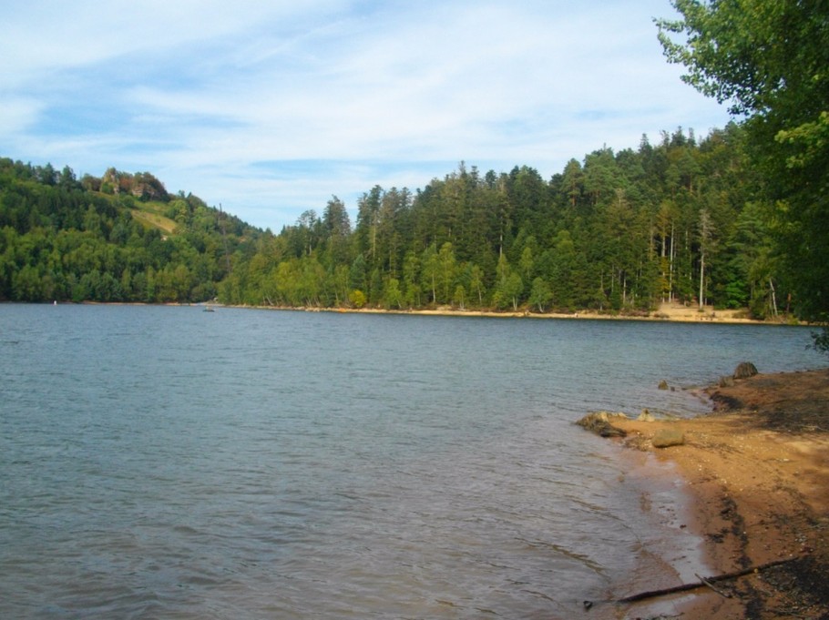 Le lac de Pierre Perçée avec son chateau  à 25mn - Gite du pré Bouquin