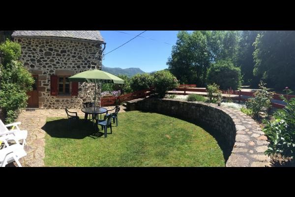 vue panoramique - Gîte à 3km de La Bourboule vue privilégiée sur la vallée de la Dordogne