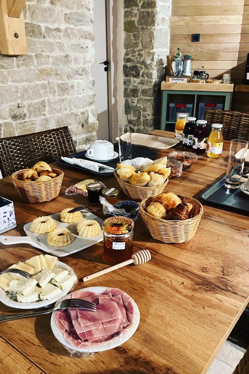 Petit déjeuner - L'Hôtel Enfoncée Chambres et Table d'hôtes Le Val d'Ajol