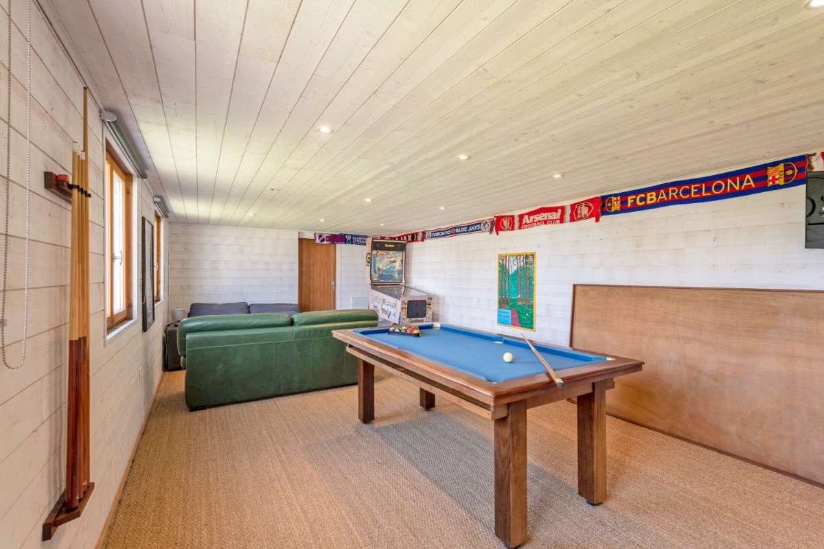 La salle de jeux N°2: billard, Flipper, Fléchettes...)