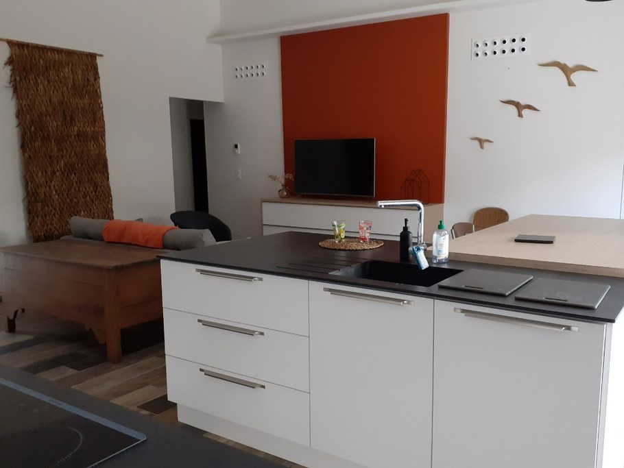 Cuisine avec îlot ouverte sur le séjour