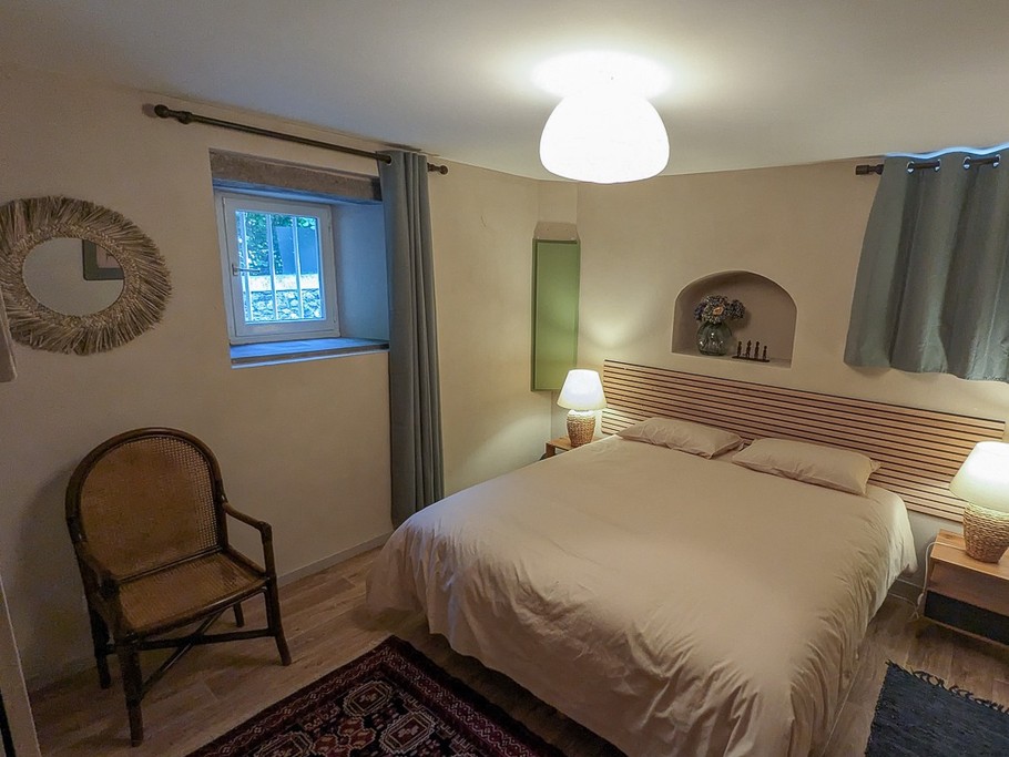 Chambre1 (RDC) : lit king size modulable en 2 lits en 90x200cm