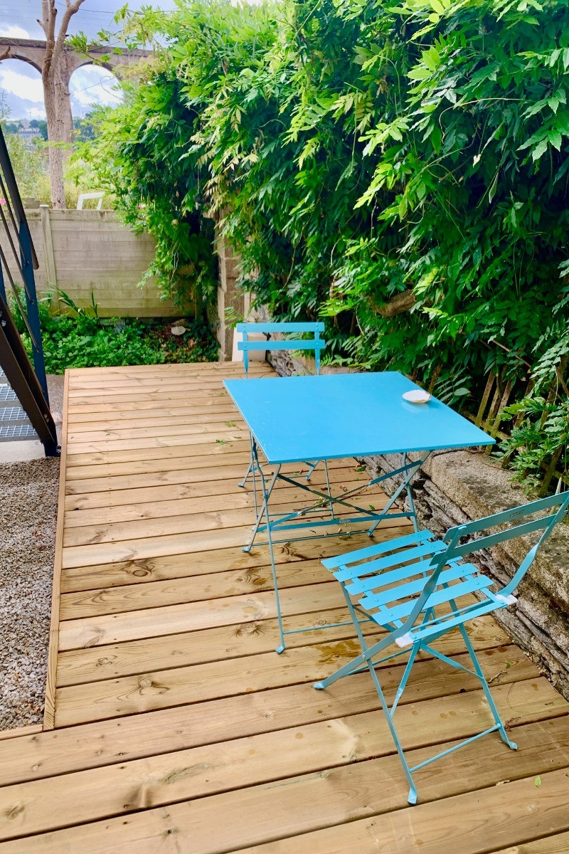 Terrasse avec salon de jardin