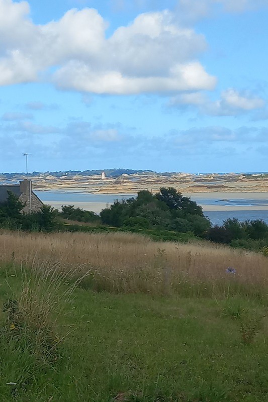 Clévacances - VILLA POUR 6 PERSONNES - VUE MER  - 5 MINUTES D'UN SITE MAGNIFIQUE - LANMODEZ