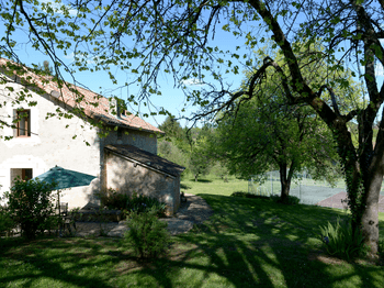 jardin tennis et terrasse