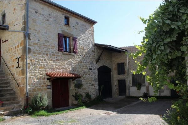 Le gîte et la cour