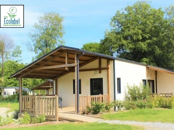 Domaine avec étang de pêche situé au sud des Cotes d’Armor à Merdrignac en Bretagne, Station Verte et Village Etape en plein centre de la Bretagne et proche de la forêt de Brocéliande. Le camping (emplacements, mobil homes, chalets) est ouvert à l’année.