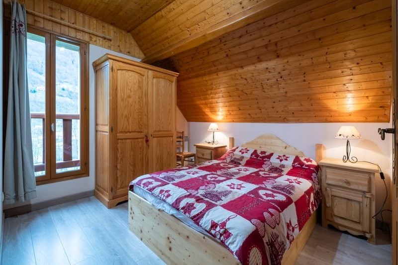 Chambre avec porte fenêtre