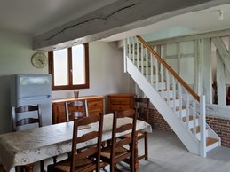 Entrée dans salle à manger et cuisine