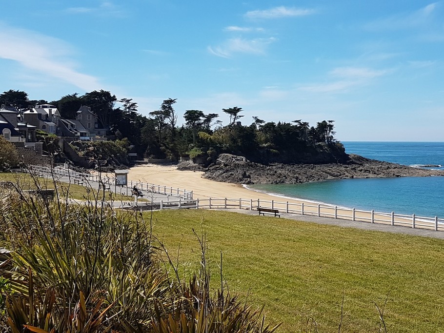 La plage du Val à 650m