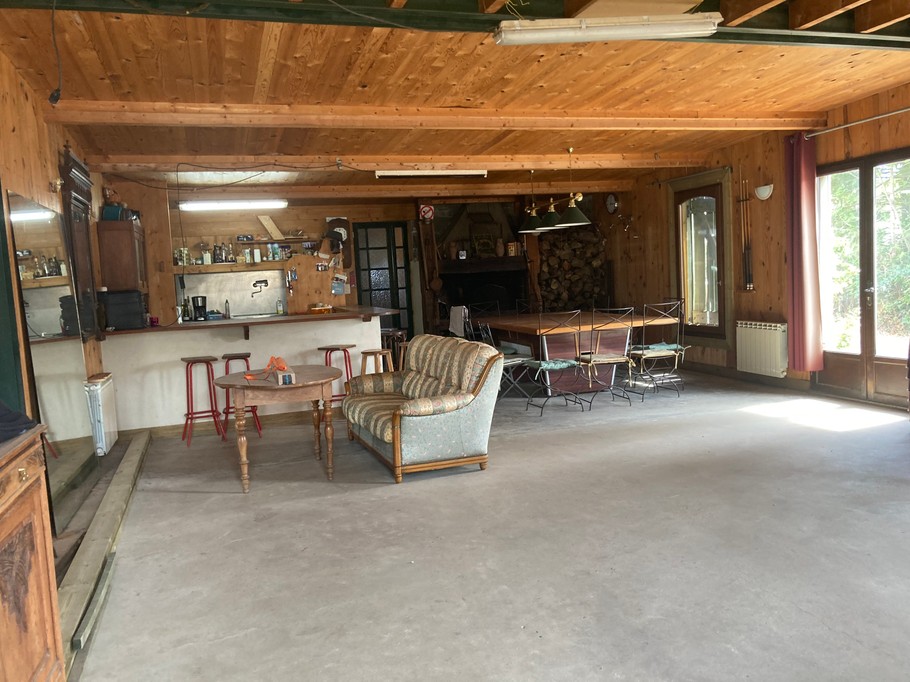 dining and relaxation area