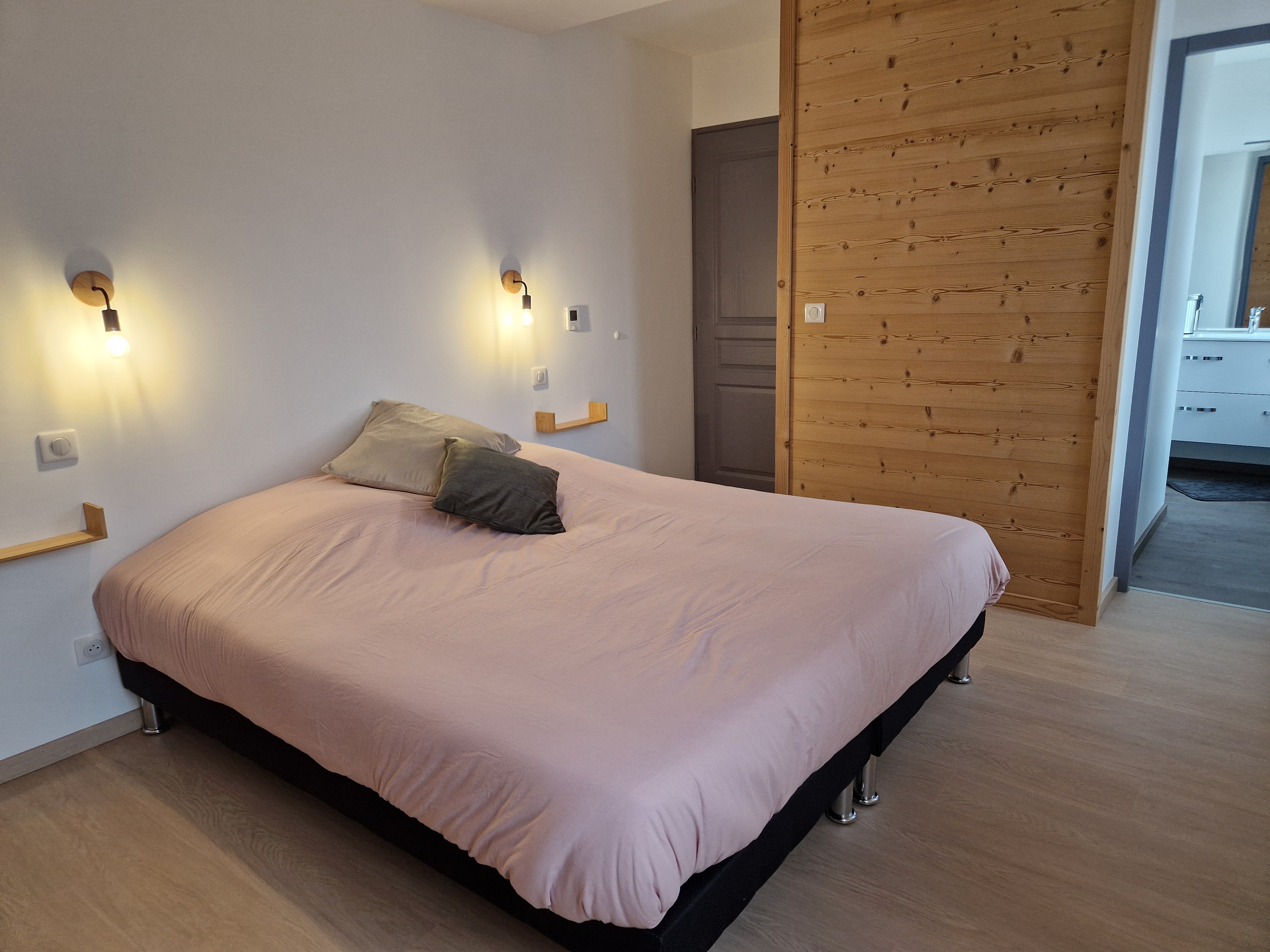 Chambre 1 contre pièce de vie - Chez Bubu : La Montagne