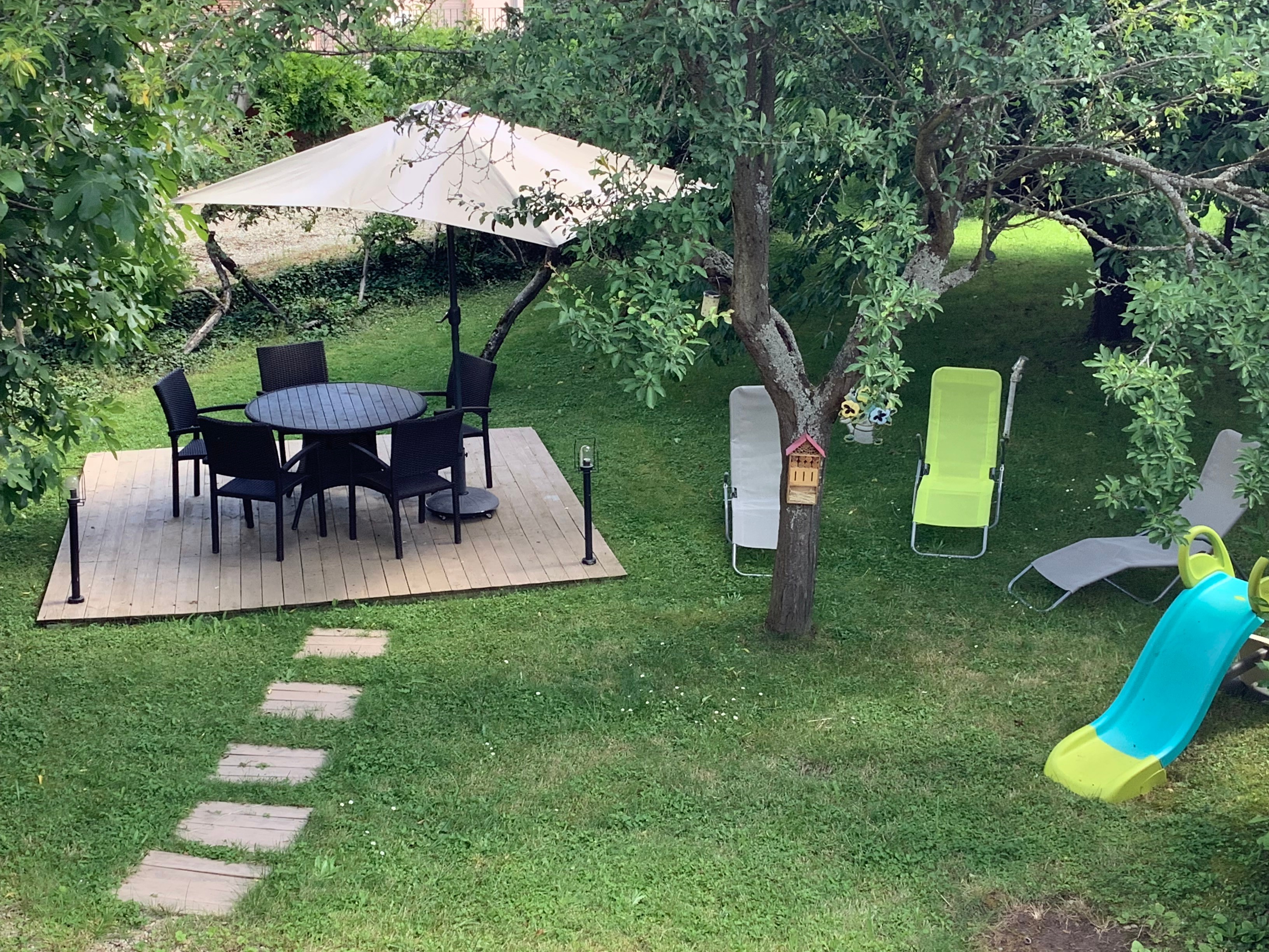 Jardin équipé vu du balcon