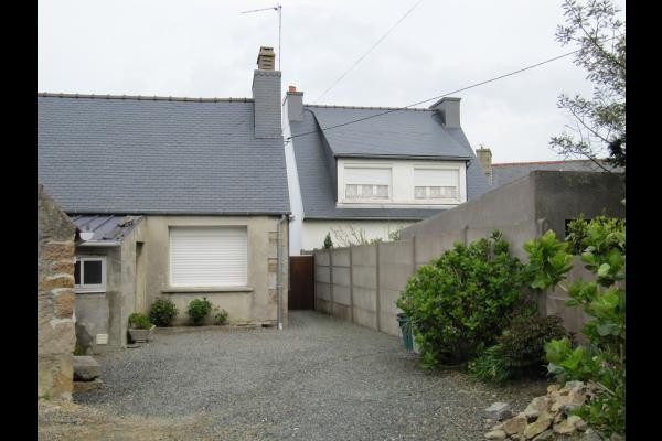 La cour à l'arrière de la maison