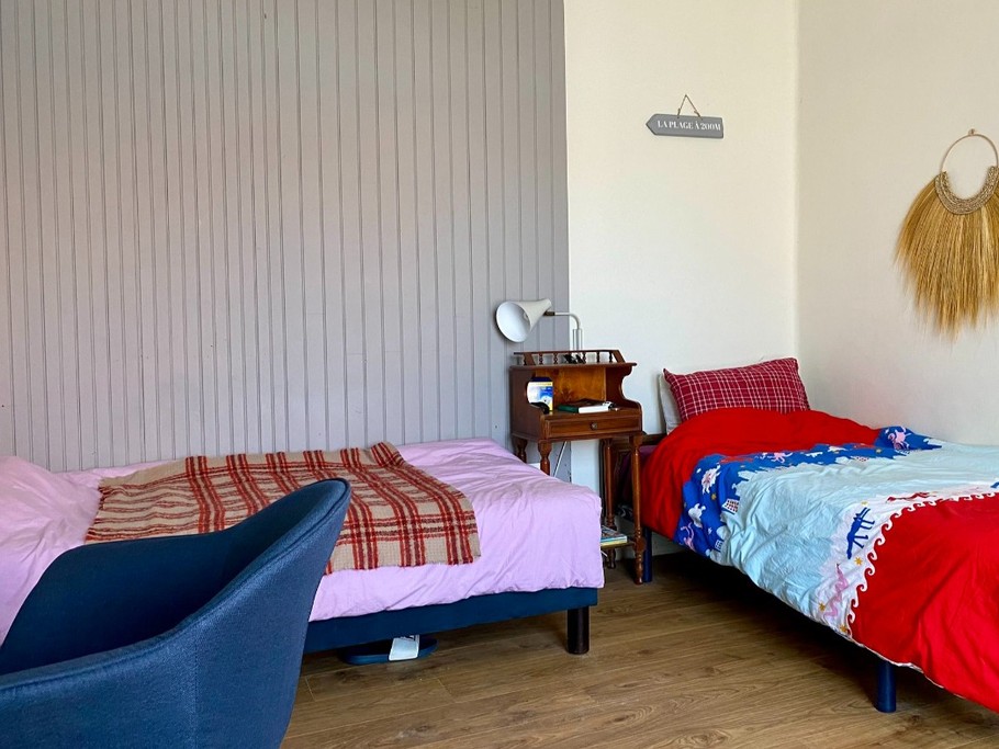 Chambre avec deux lits en 90