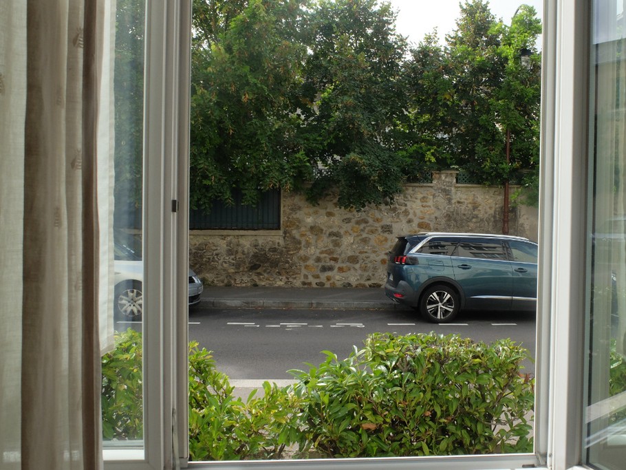 et, en face, un peu de verdure