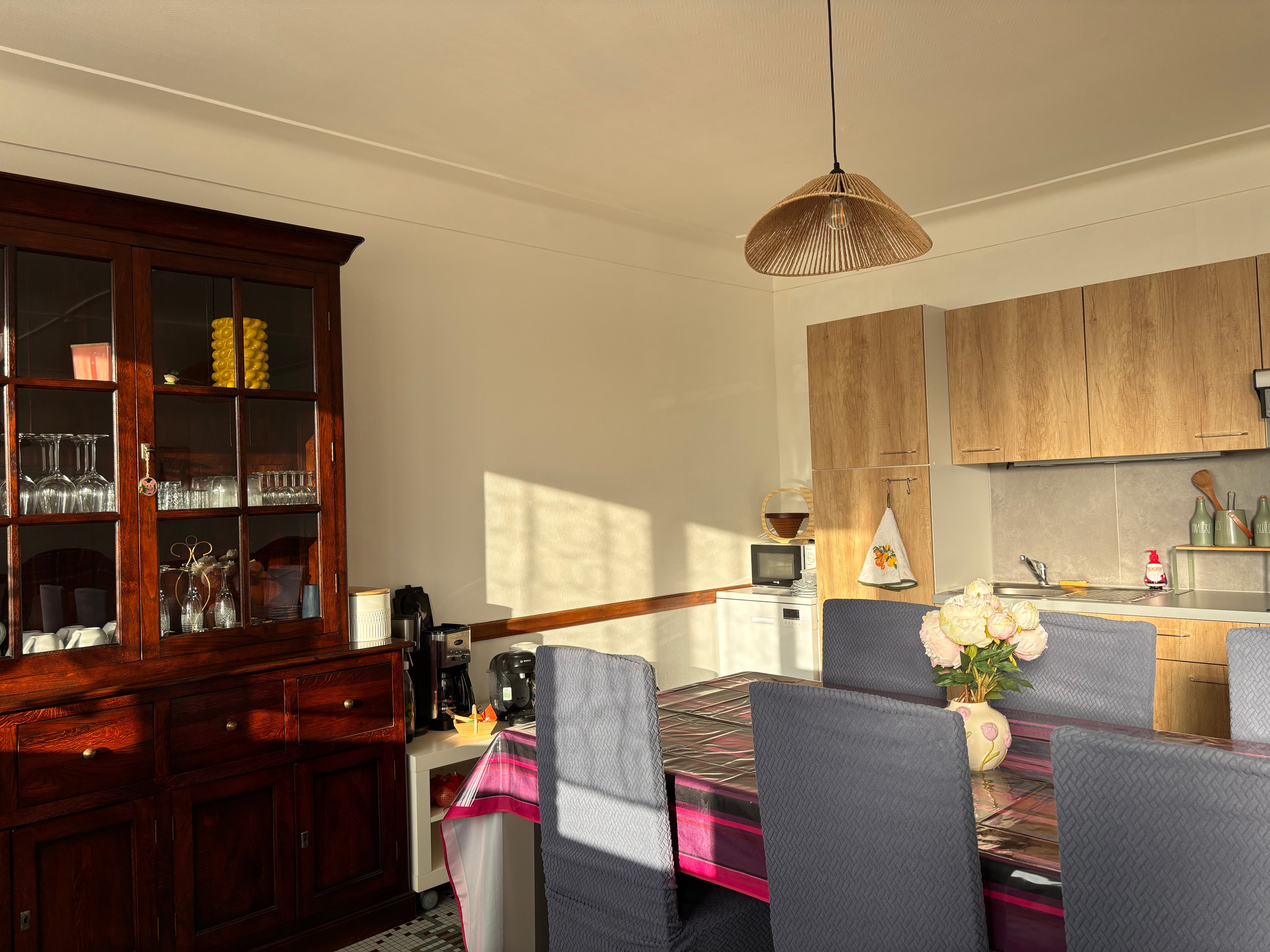 Kitchen and living room - Gîte Les Mirabelliers - Morville, Vosges