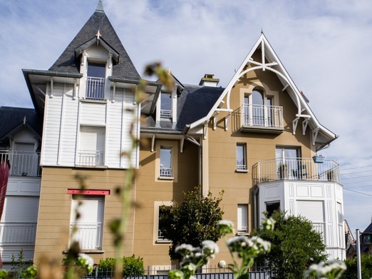 Vue  de l'immeuble de style dinardais