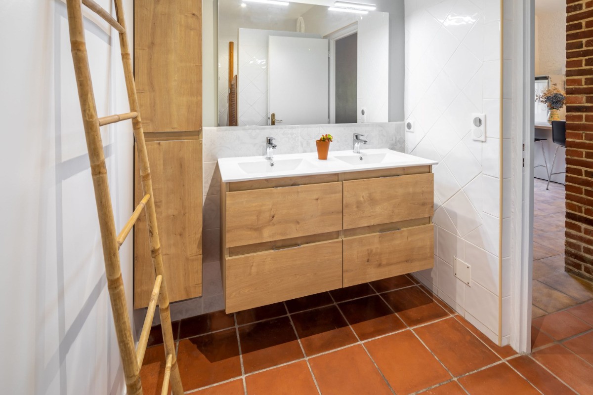 Gite-Caroline---Chambre-enfants-salle-d-eau---Pontiacq-Viellepinte