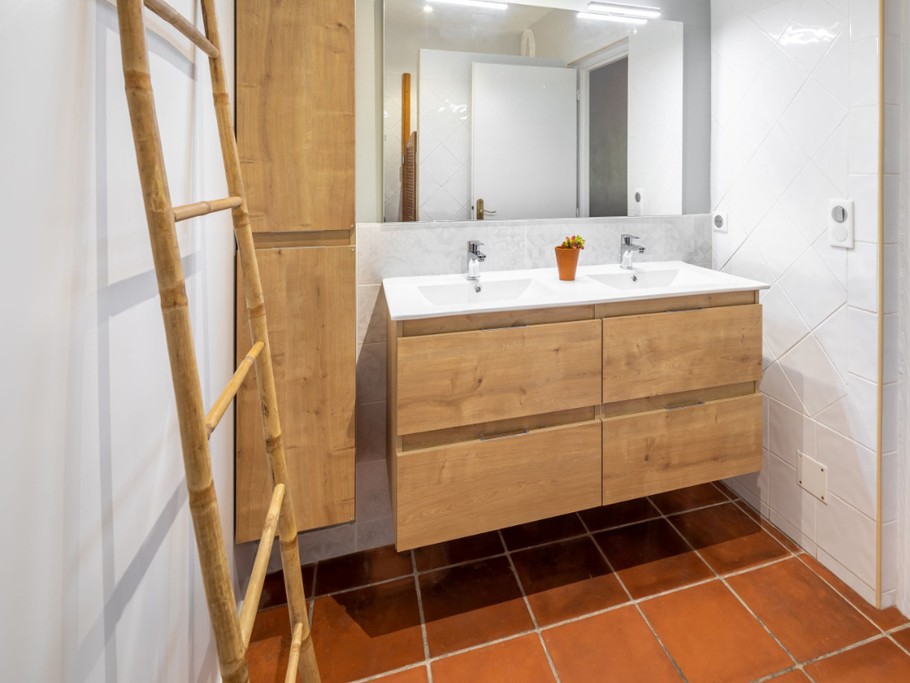 Gite-Caroline---Chambre-enfants-salle-d-eau---Pontiacq-Viellepinte