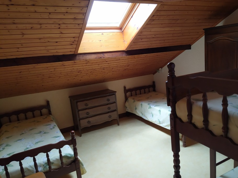 Chambre avec 4 lits 1 personne