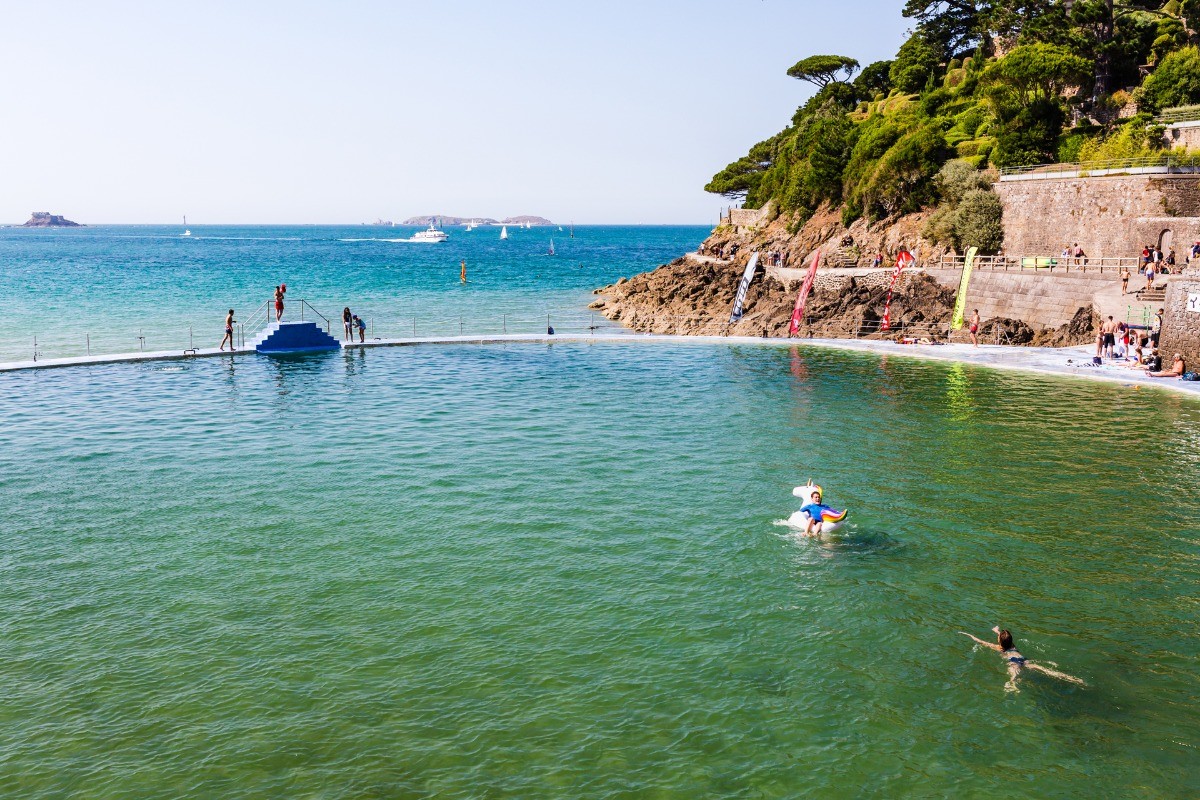 Piscine d'eau de mer à Dinard.
Crédits photos : CRTB - L'oeil-de-Paco
