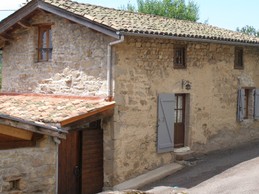 The gîte on the main entrance side