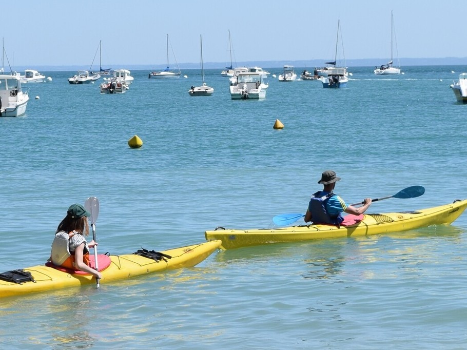 Sea kayaking from Port-Mer beach in Cancale (sailing school hire) or Saint-Malo or Saint-Lunaire.