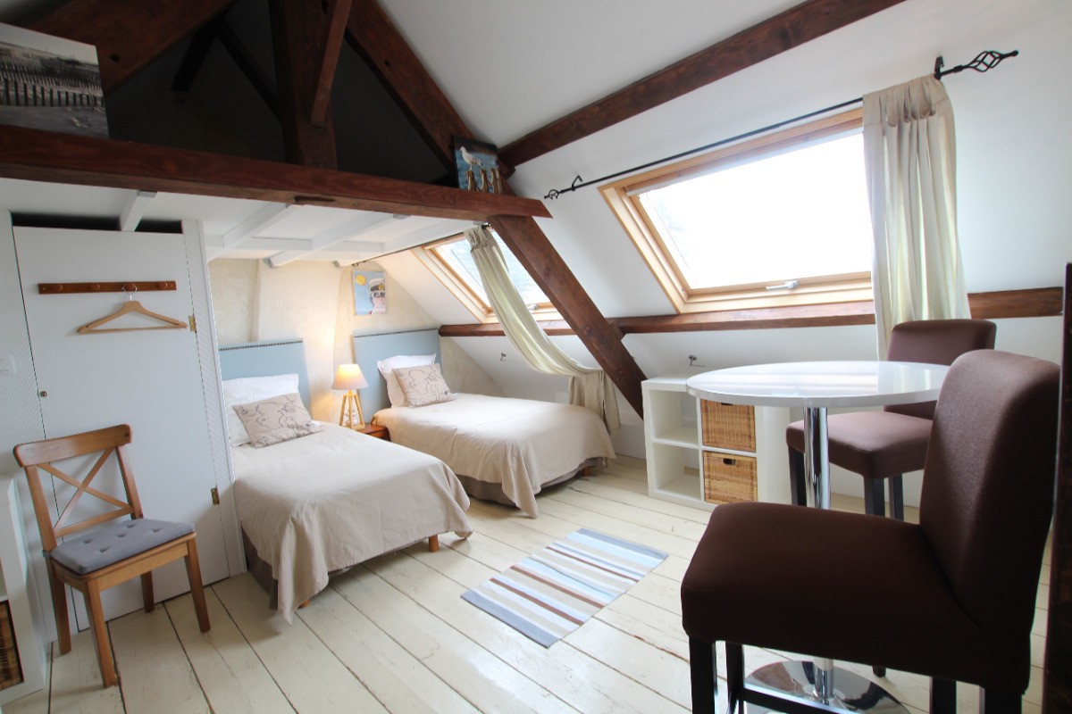 Chambre du 2ème étage, 14 m2, 2 lits 90x190, jolie vue mer