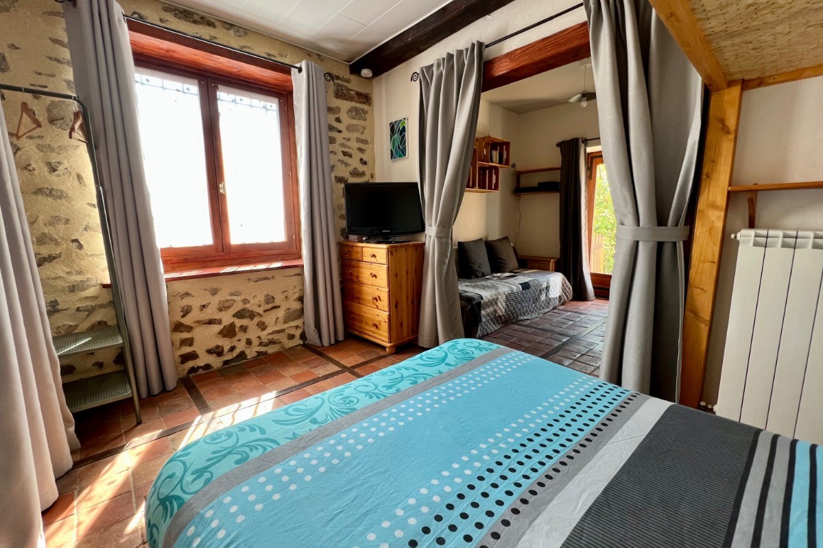 Chambre avec vue sur le salon