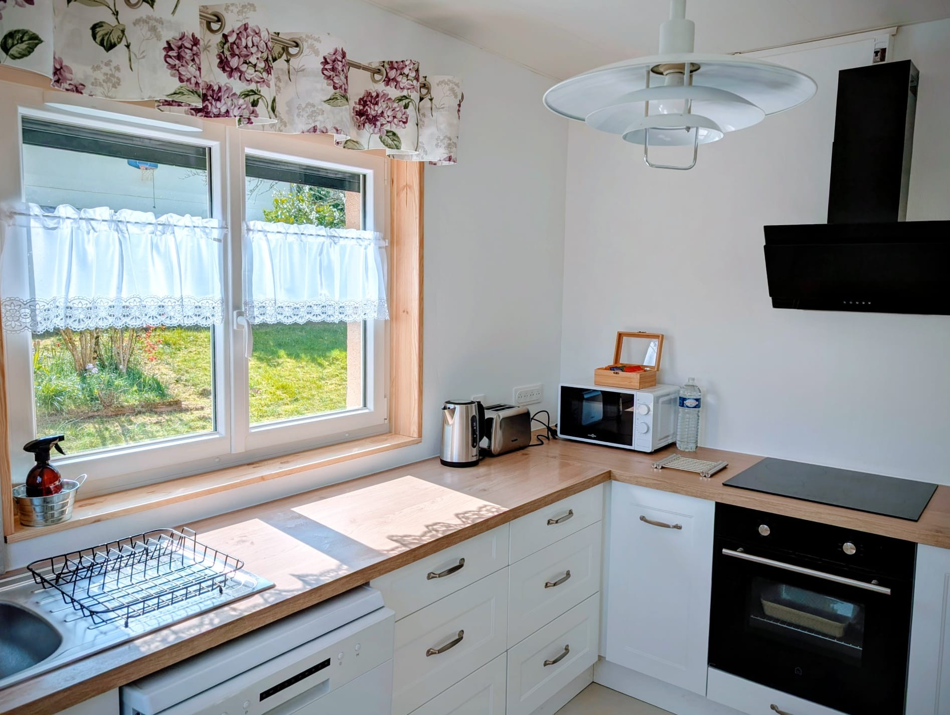Large, functional, fully-equipped kitchen