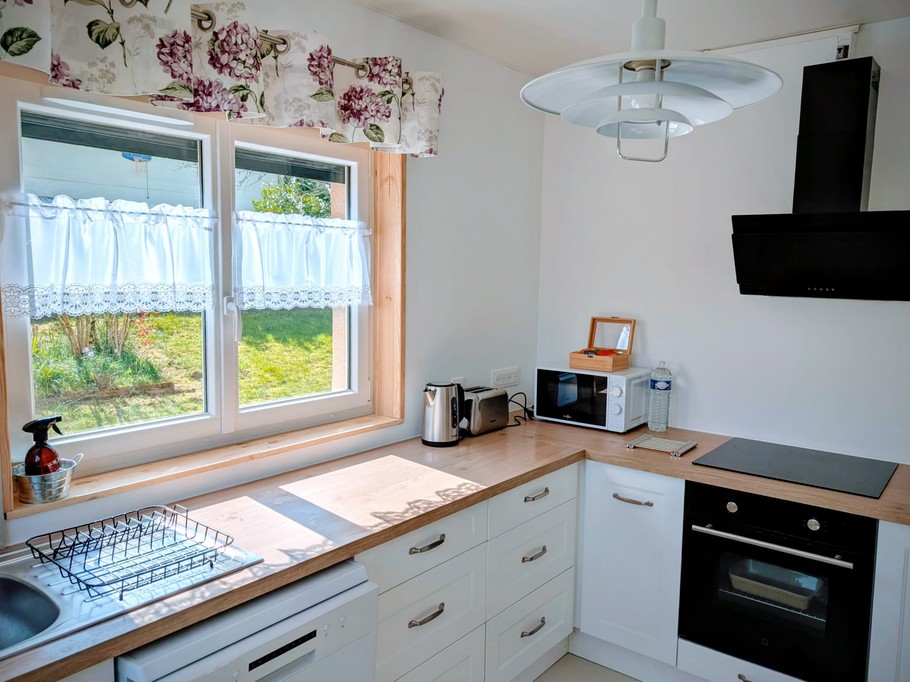 Large, functional, fully-equipped kitchen